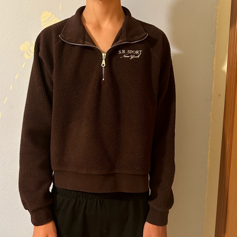 Sporty and rich half zip up sweater